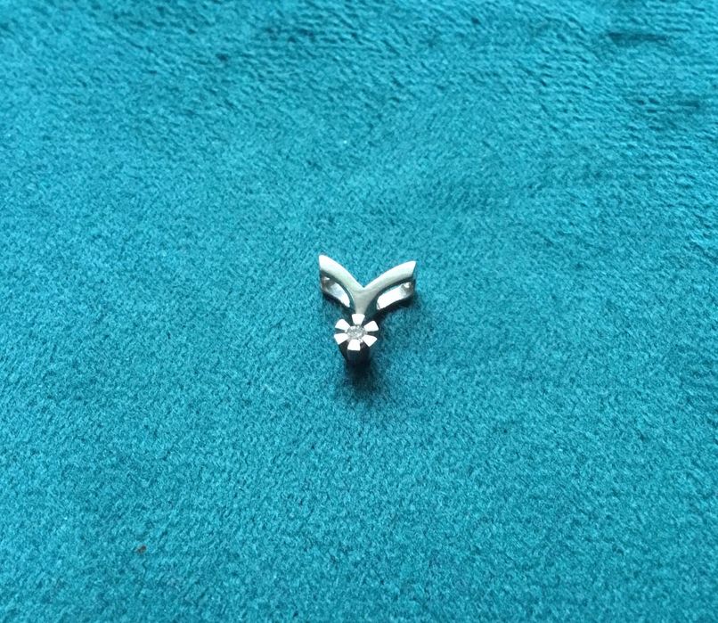 Zawieszka z brylantem, z białego złota 333