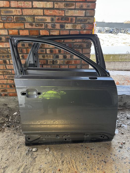 Кришка багажника  ляда  бампер Audi Q7 4M LX7W 4M0827025D