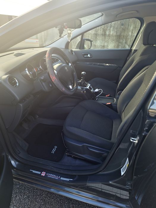 Carrinha de 7 lugares Peugeot 5008 1.6 Blue HDI Style