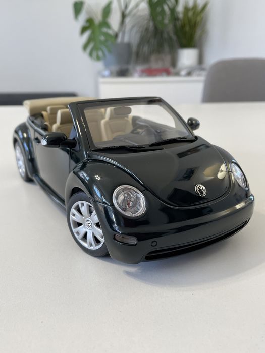 Model Volkswagen New Beetle Cabrio 1/18 AutoArt zielony 1:18