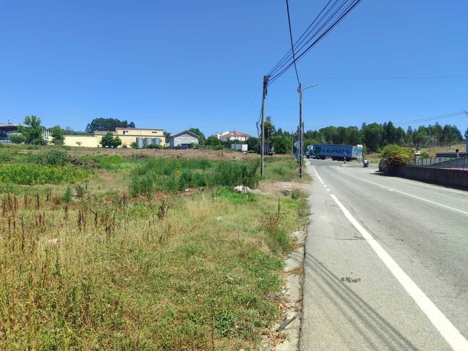 Arrenda-se terreno na Zona Industrial do Salgueiro junto à EN234