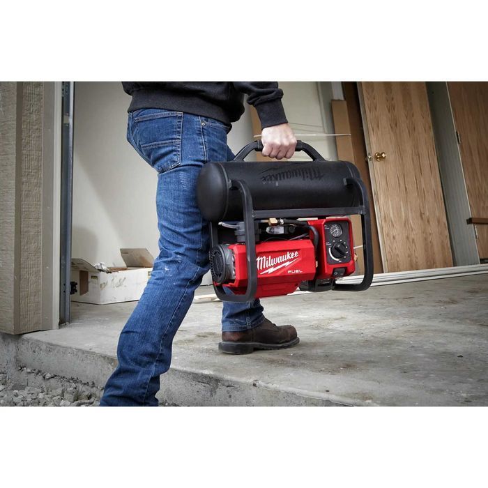Компресор повітряний акумуляторний Milwaukee M18 FAC-0