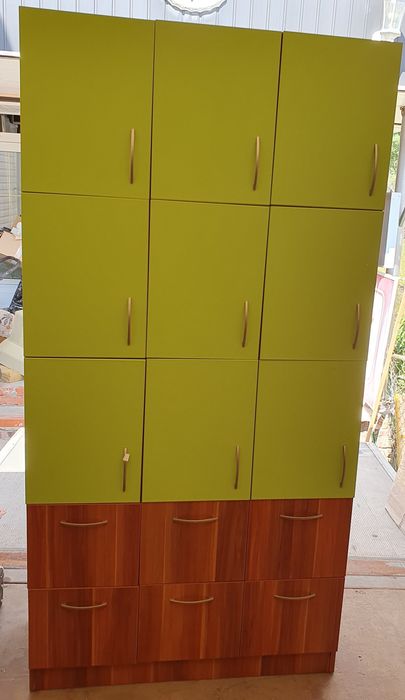 Продам шкаф много ячеек