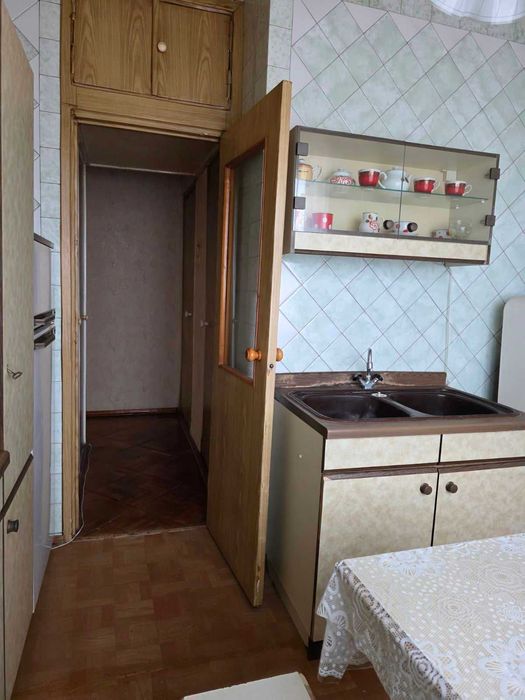 Продам 3-к. квартиру с газовою плитою біля м. Масельского, пр. Героїв Харкова 254 а