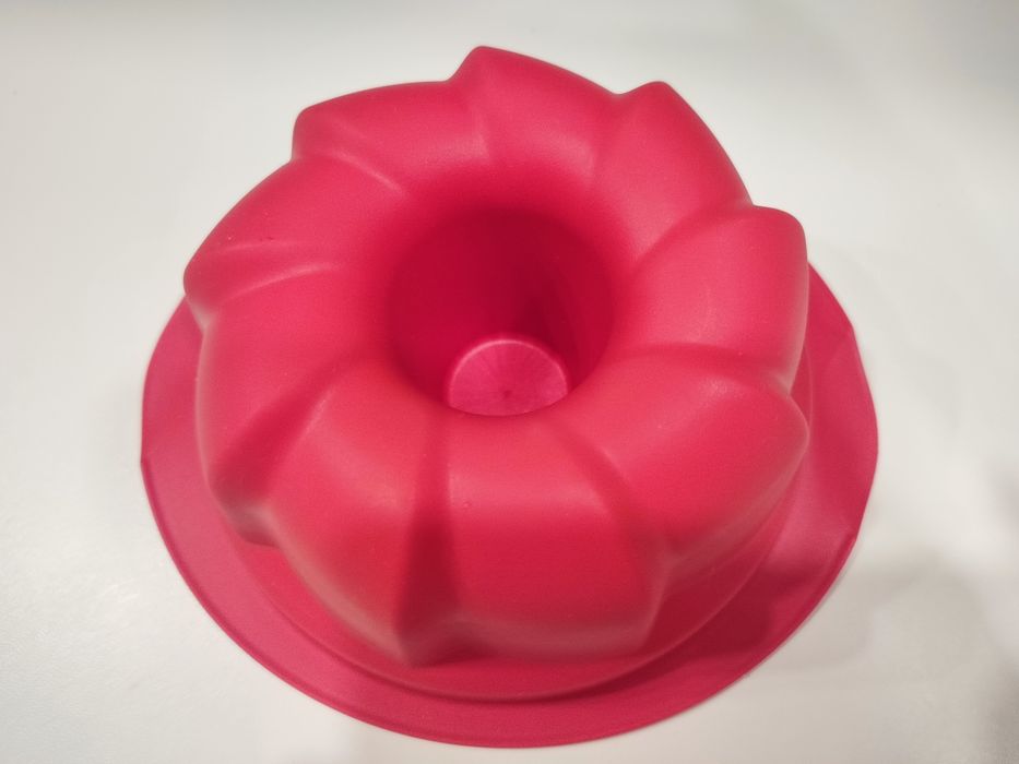 Forma, foremka Babka do pieczenia z silikonu Tupperware czerwona