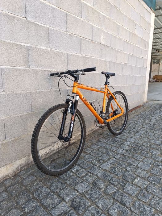 Bicicleta como nova em alumínio
