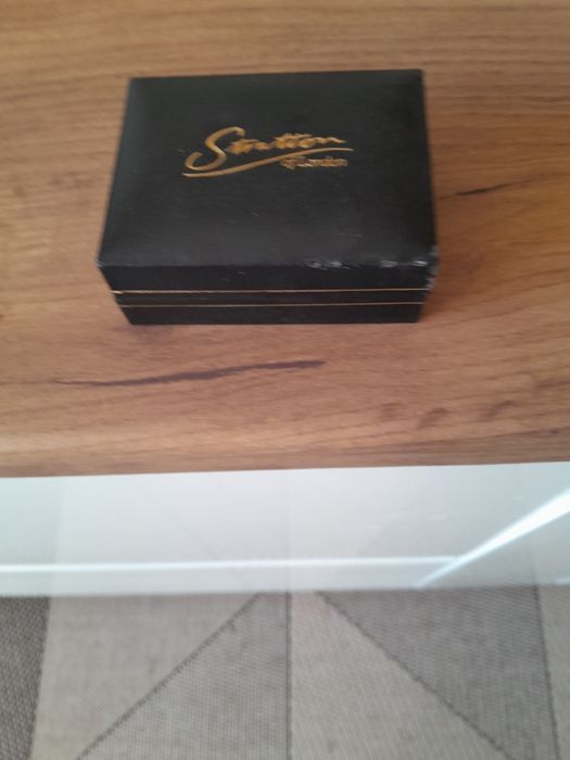 Запонки в подарок.