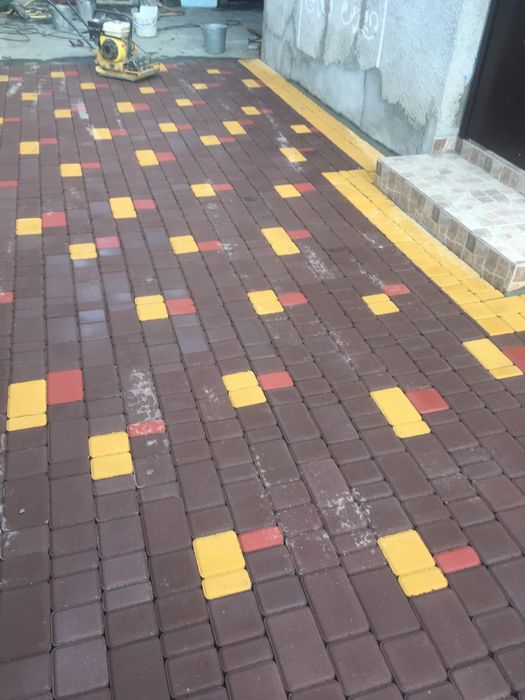 Кладемо тротуарну плитку під ваш вкус