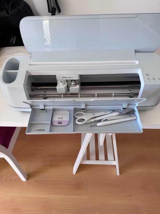 Cricut Maker 3 + acessórios e material