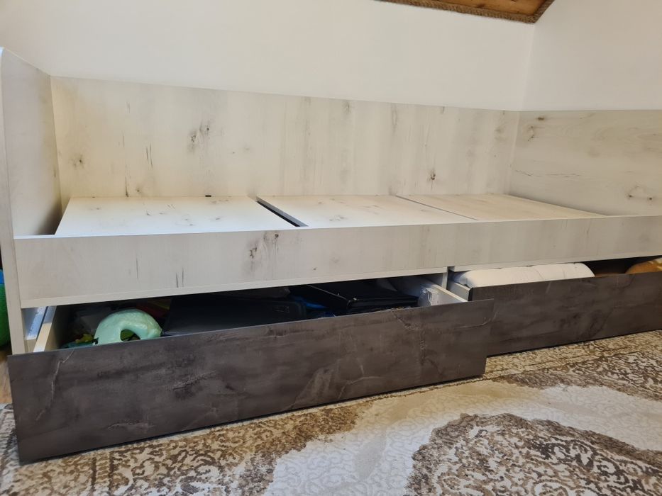 Łóżko pojedyncze.