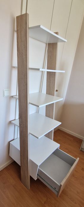 Estante c gaveta