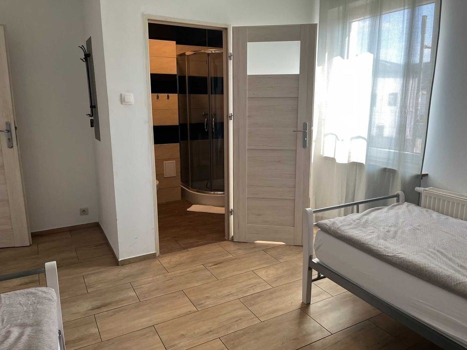 NIEZAPOMINAJEK 7 LEGNICA - TANIE NOCLEGI, kwatery prywatne, pokoje gościnne, kwatery pracownicze i dla firm w Legnicy