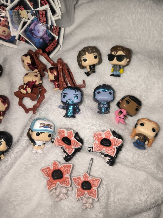 Bonecos funko pop Kinder Joy de stranger things (valores na descrição)