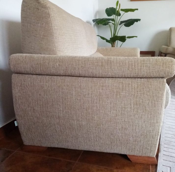 Urgente Sofá bege, oferta de uma experiência odisseias para duas pesso