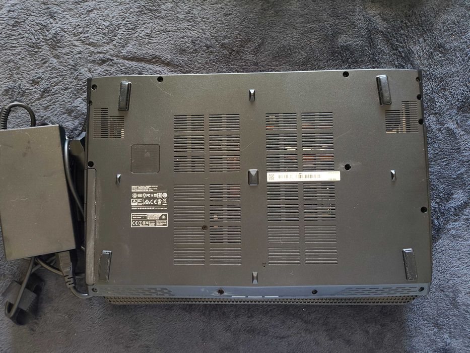 Portátil MSi i7 • 16GB RAM DDR4 • SSD 240GB + HDD 700GB • Rápido