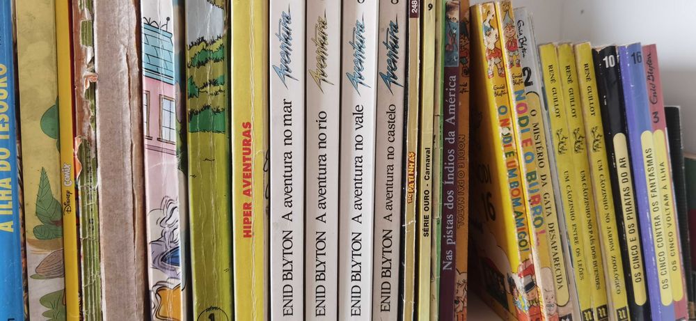 Vários livros juvenis