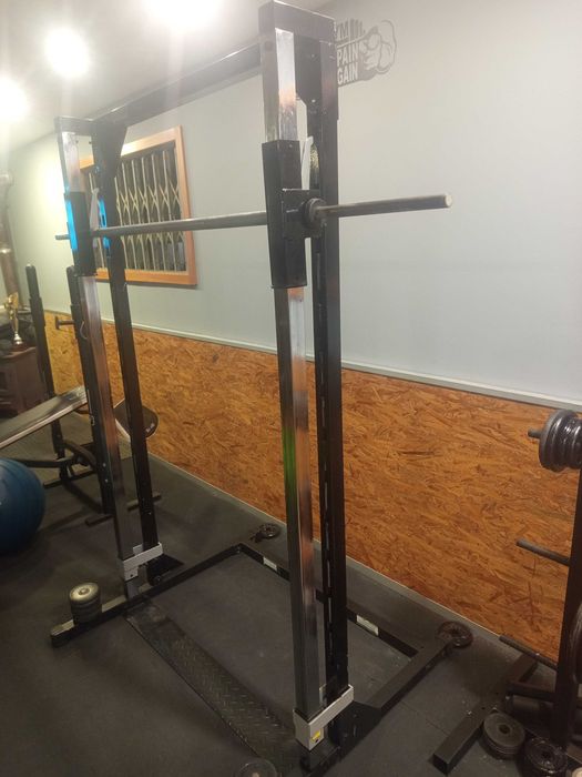 Smith machine com banco