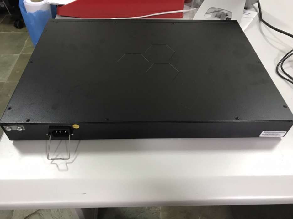 Switch Aerohive SR2024P 10/100/1000 PWR poe+ Af nas 24p NOVO