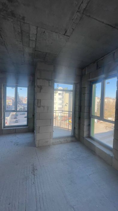 Продається простора 2 кімнатна на Наливайка