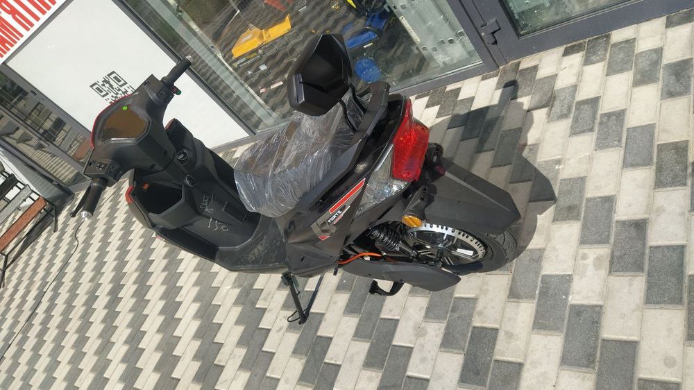 Електроскутер FORTE LEON