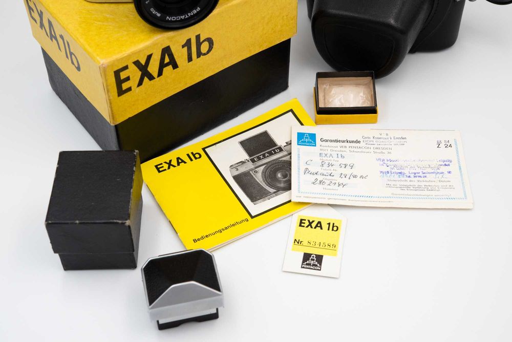 Exa 1B Completa com Caixa, Documentos, 2 Visores e Pentacon 50mm f1.8