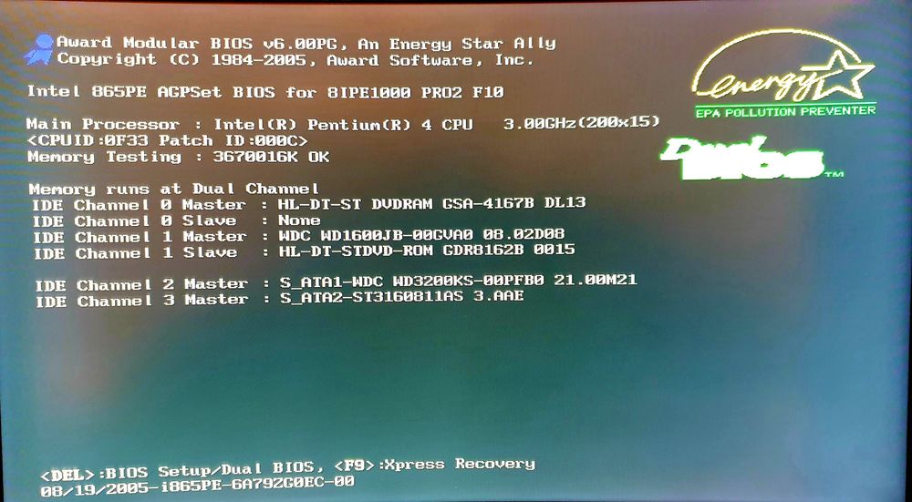 Komputer z XP + karton gier i programów użytkowych