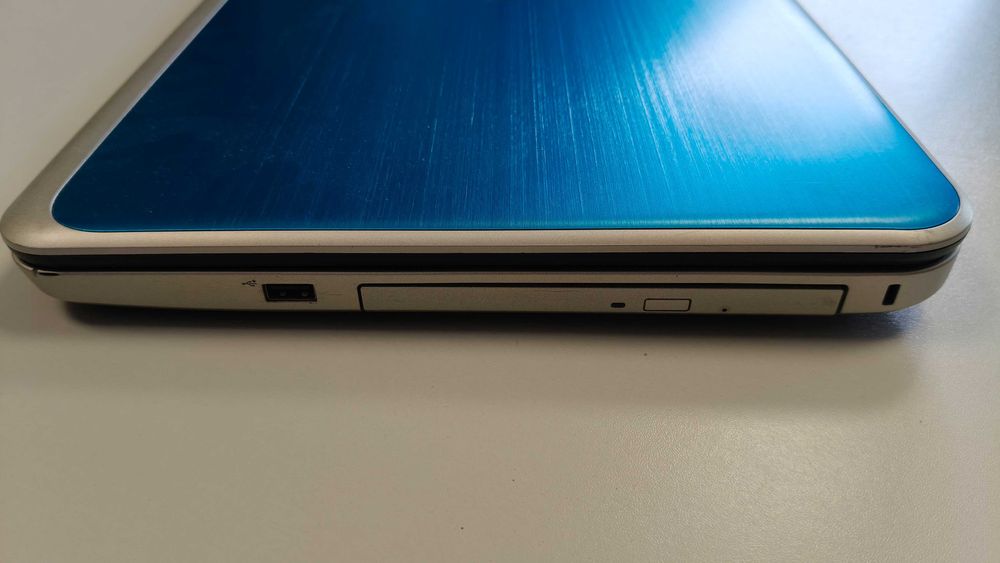 Laptop 17" Dell Inspiron 5735 AMD A8 / 4GB / 256GB / Windows 10