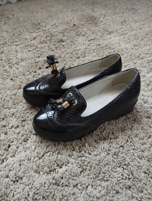 Взуття для дівчинки