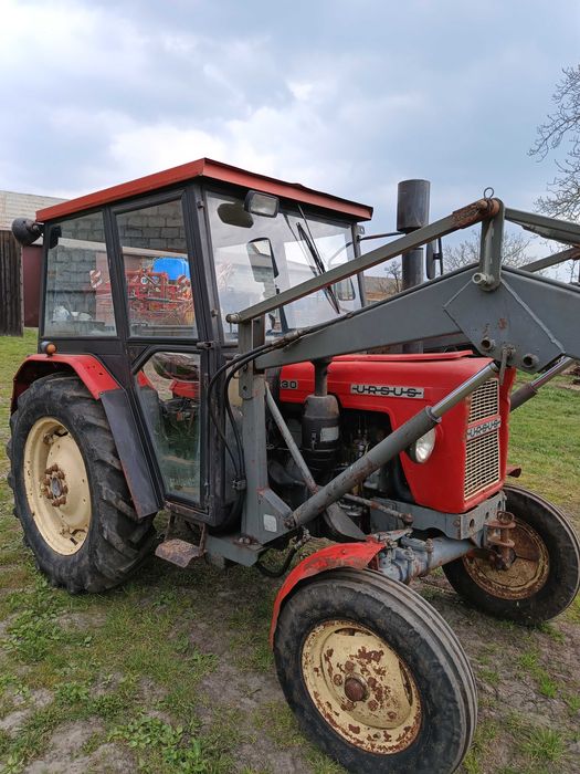 Ursus C-330 z turem i kabiną