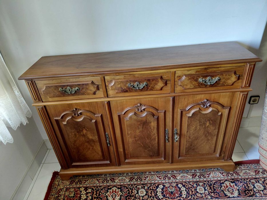 Aparador vintage em nogueira