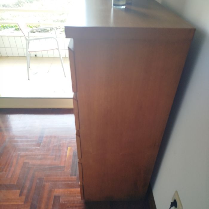 Camiseiro em bom estado de conservação