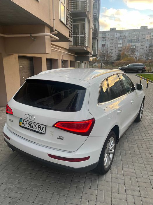 AUDI Q5 офіційний, без пошкоджень