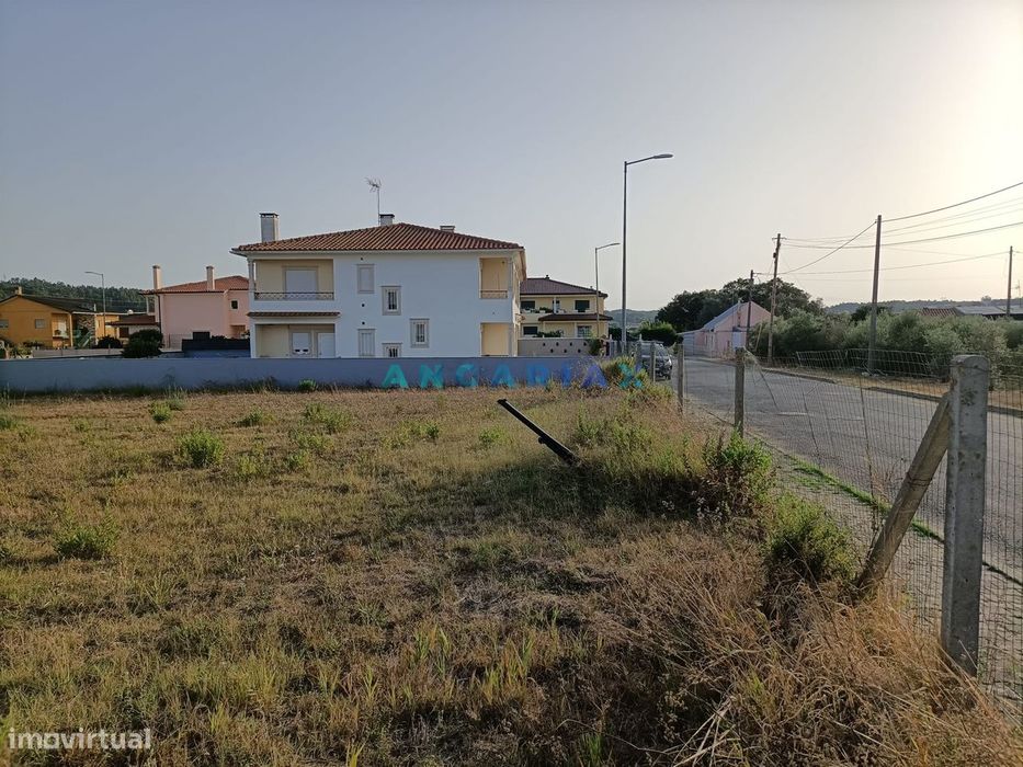 ANG903 - Terreno de 379m2 para Venda em Leiria