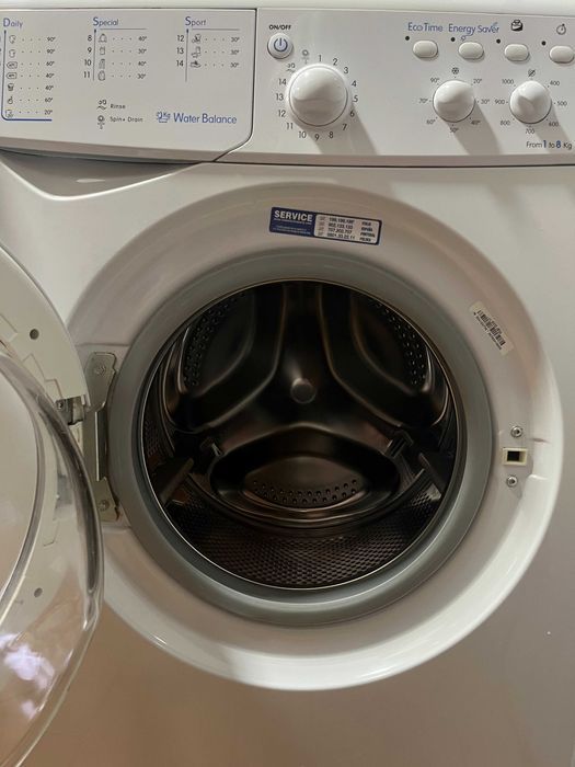 Máquina de Lavar Roupa INDESIT 8kg