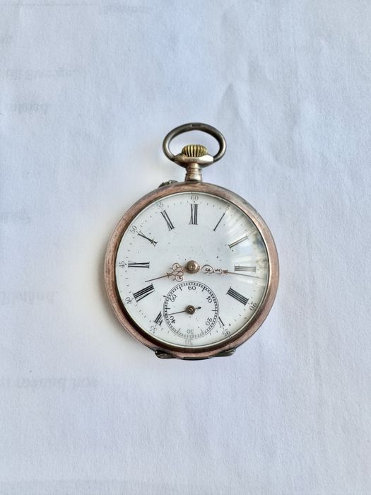 Продам карманные часы серебрр , на ходу