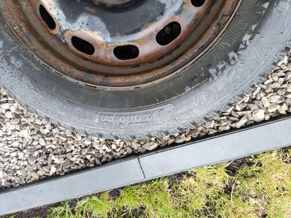 Felgi stalowe 15" plus opony zimowe i pokrowce