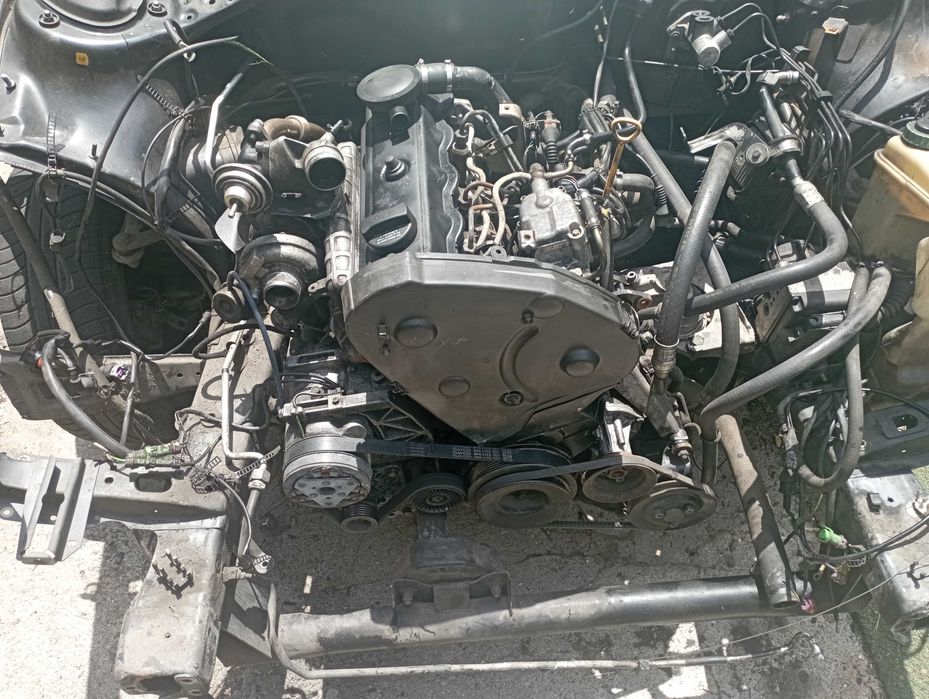 Motor AUDI A6 1.9 TDI completo em prefeito estado com periféricos