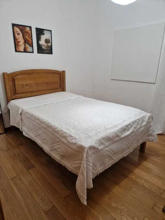 Cama de madeira corpo e meio com estrado