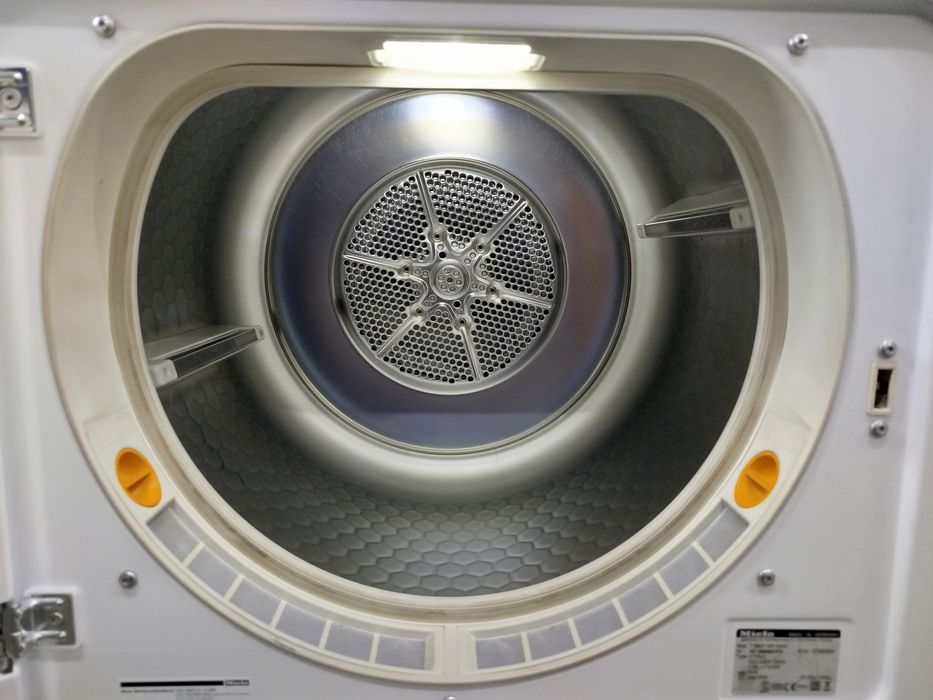 Сушка для одягу фірми Miele
