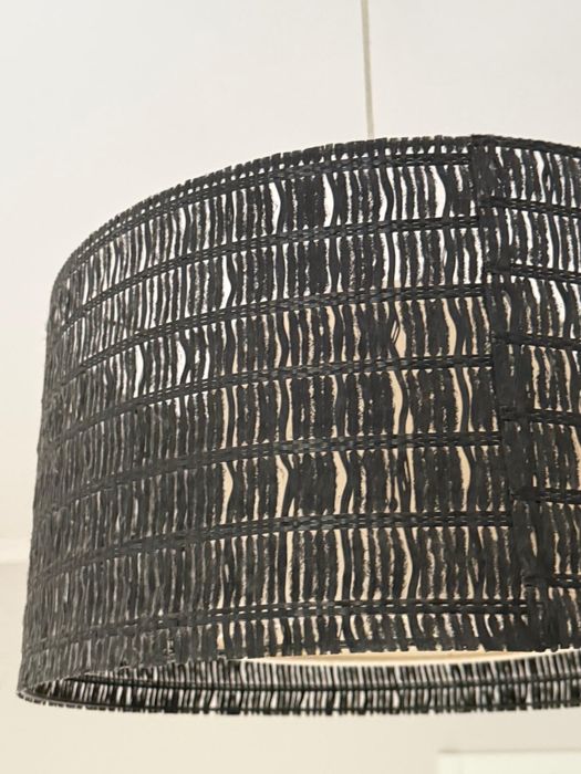 Candeeiro de teto preto e bege