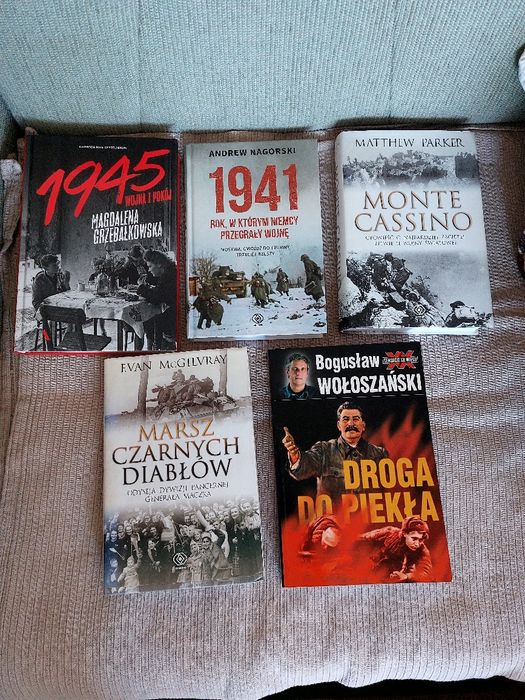 Zestaw książek o tematyce drugiej wojny światowej