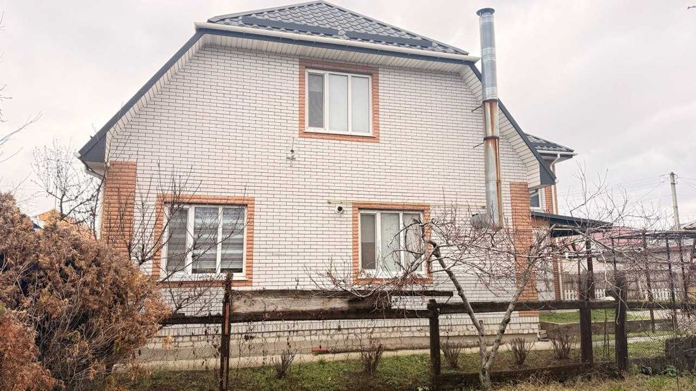 Продається домоволодіння з 2-ма будинками