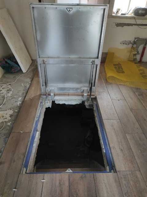 Właz do piwnicy z siłownikami PRODUCENT