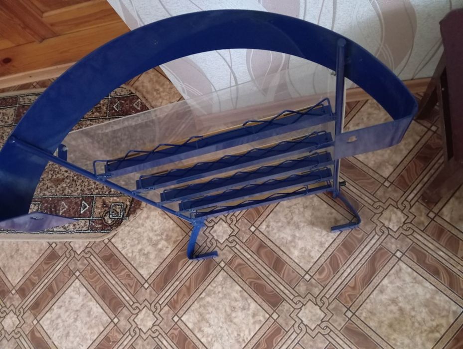 Шкафчик для виставки.