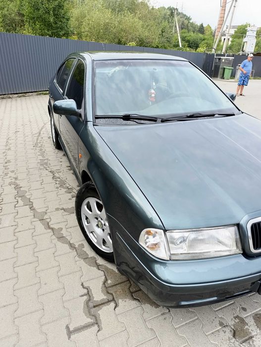 Продам автомобіль Шкода Тур