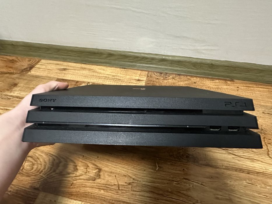 Продається PS4 pro 1tb