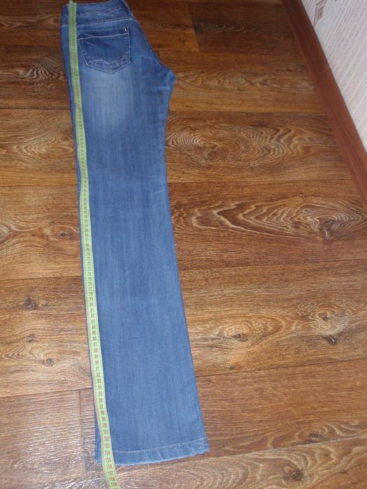 Джинси в гарному стані,розмір 27.Заміри на фото.