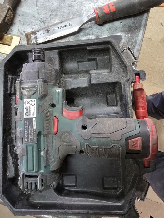 Aparafusadora de impacto parkside  12v