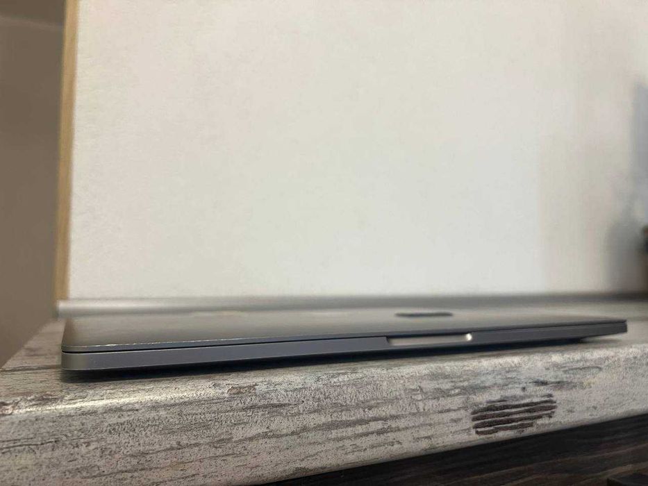 Ноутбук Макбук Про 2019, полностью рабочий, без ремонтов