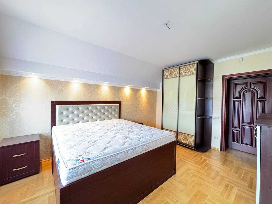 Продається Будинок з ремонтом, меблями, гаражем,сауною, ділянка 6 сот.